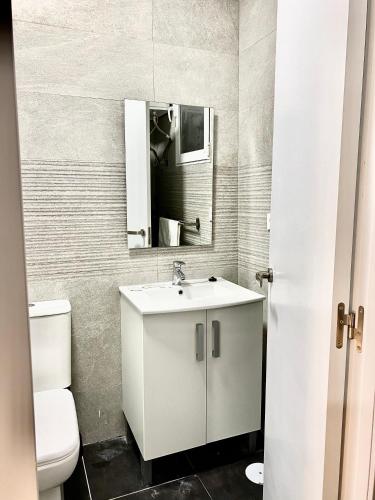 Madrid Binefar Aparment - image 9
