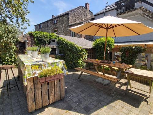 Lovely Cottage in Vierves sur Viroin with Garden and Terrace gîte à louer Treignes