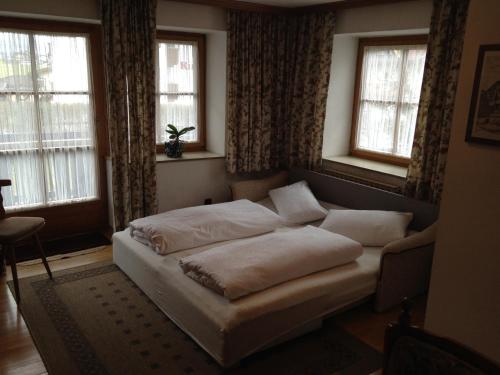 Standard One-Bedroom Apartment with Balcony (2-4 Adults)