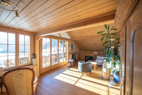 Apartment with Mountain View