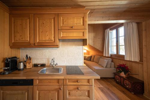 Kitchen, Hotel Alpenrose mit Gourmet-Restaurant Azalee in Saanen