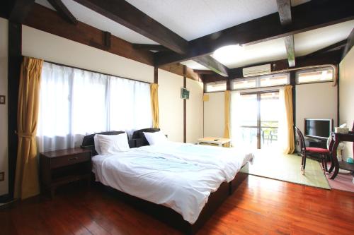 Kazenooka Set in a prime location of Okinawa, Kazenooka puts everything the city has to offer just outside your doorstep. Offering a variety of facilities and services, the property provides all you need for a 