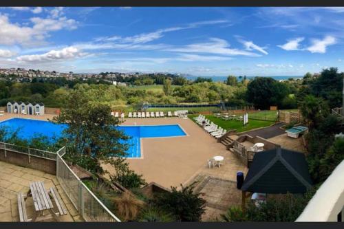 RETRO LUX GETAWAY BY THE SEA W/POOL, GYM & VIEWS - Apartment - Paignton