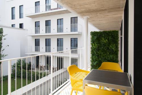 FLH Intendente Elegant Mezzanine with Balcony 2