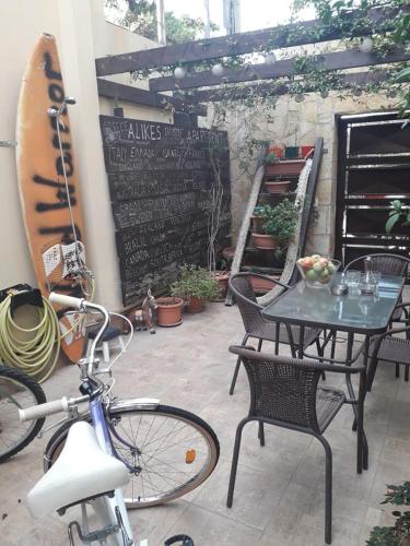  Alikes Apartments close to international airport and Rafina port in Artemida