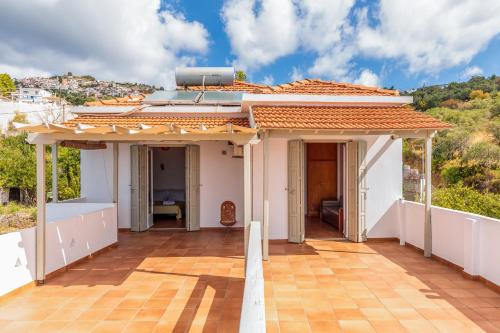 Bejárat, Servani Studios & Suites in Loutraki Skopelos