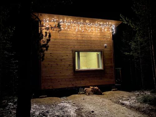 Aurora Husky Hut 5