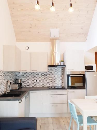 Cocina, Gîte de Beg Menez Le 26 - Gîte à La Forêt-Fouesnant (Gite de Beg Menez Le 26 - Gite a La Foret-Fouesnant) in Quimper City Center