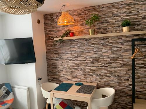 Cosy Solidor T2 avec jardin terrasse 100m plage in Lacite