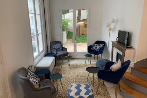 Maison de pecheur pour 8 jardin parking centre gîte à louer Louvières