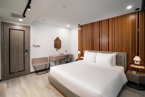 Superior Double Room image 7