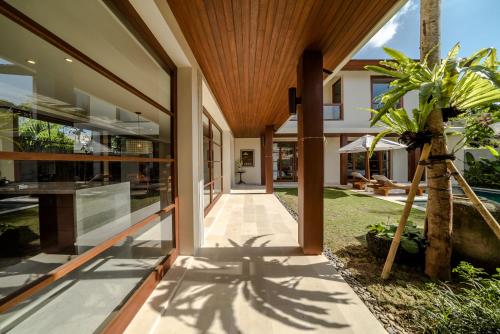 Five-Bedroom Villa with Private Pool image 7