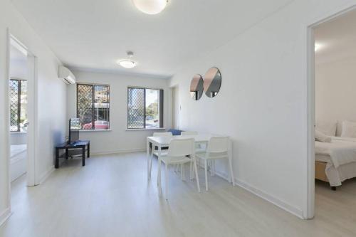 Perfect location unit in South Perth