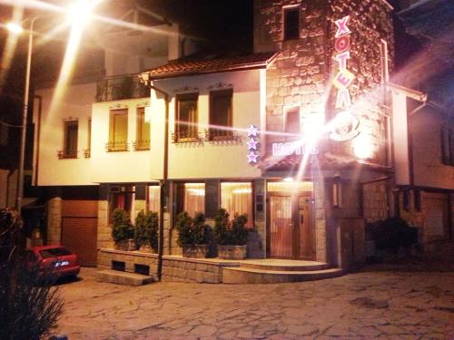 Family Hotel Silvestar - image 6