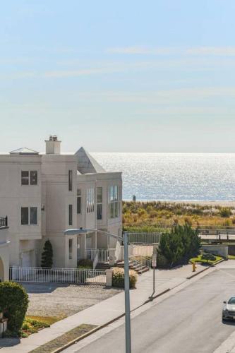 Large Beach Home with Ocean Views from Balcony Unit 2 and 3 thumb 4