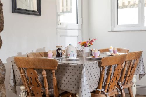 Trevarrow Cottage - main image