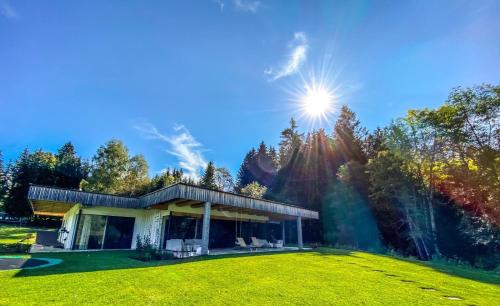 Viesnīcas āriene, Ferienhaus am See mit Sauna und Whirlpool in Wienerbruck