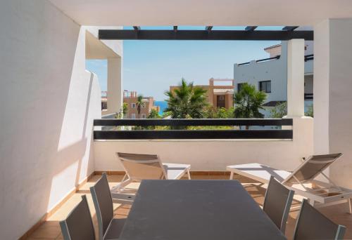 2306 - Brand new apt walking distance to beach! - image 2