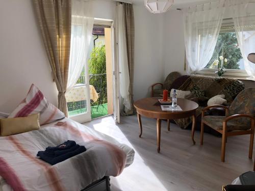 Haus mit Herz und Garten 820m von Ditzingen entfernt