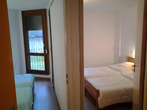 4 twin beds