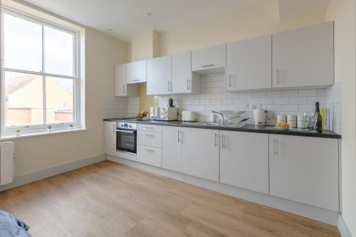 Apartment 7 Isabella House Aparthotel By RentMyHouse - main image