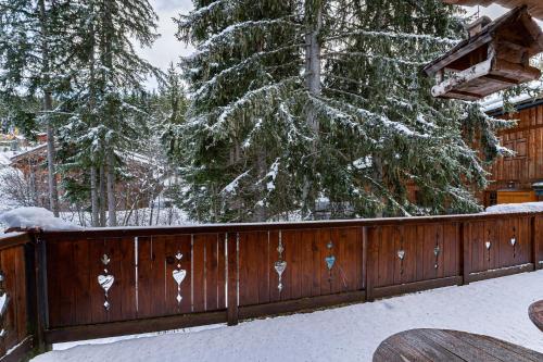 Chalet Côté Cœur La Tania with Outdoor Hot Tub and 7 Ensuite Rooms - image 12
