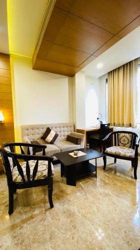 Bhopal Hotel Aditya Residency 3-Star Hotel pool