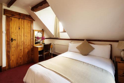 Tudor Lodge B&B - image 8