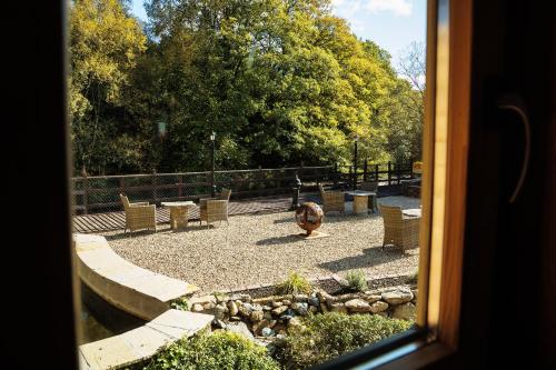 Tudor Lodge B&B - image 9