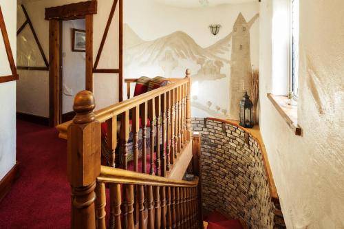 Tudor Lodge B&B - image 6