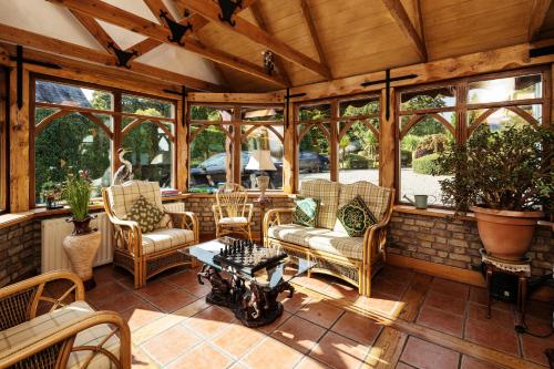 Tudor Lodge B&B - image 14