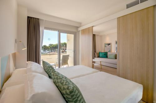 JS Portocolom Suites Ideally located in the prime touristic area of Puerto Colom, Js Es Corso promises a relaxing and wonderful visit. Both business travelers and tourists can enjoy the hotels facilities and services. 24