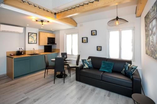 ห้องครัว, Duplex : Plage 300m, Clim, Netflix in เมืองเก่าเลอซูเกต์