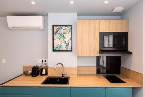 ห้องครัว, Duplex : Plage 300m, Clim, Netflix in เมืองเก่าเลอซูเกต์