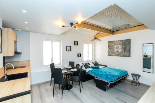 ห้องครัว, Duplex : Plage 300m, Clim, Netflix in เมืองเก่าเลอซูเกต์