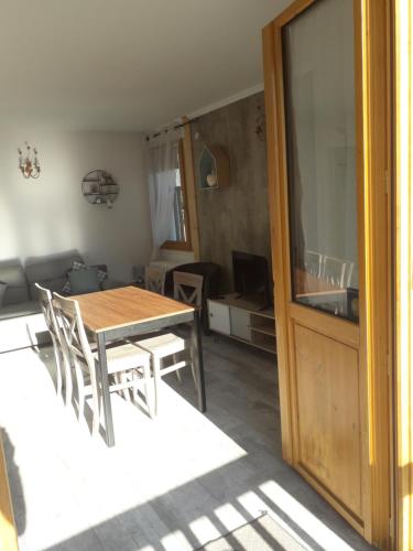 Enclos savoyard Appartement meublé 1chambre 1 canapé lits 3personnes