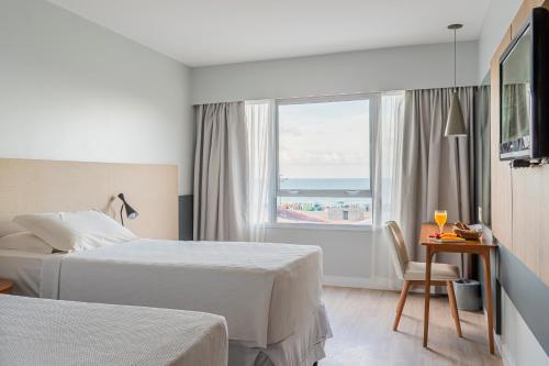 3 twin beds