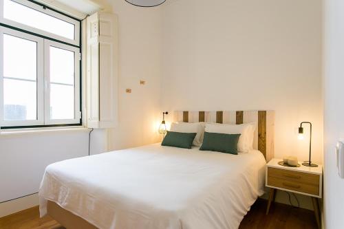LovelyStay - Cozy 3BDR Apartment in Estrela, Lisabon