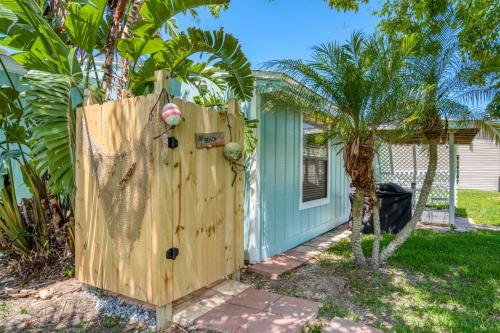 Sunset Canal Cottage - image 8
