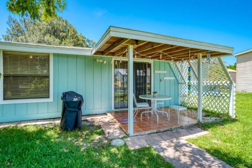Sunset Canal Cottage - image 11