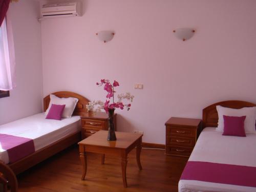 Elegance Hotel
