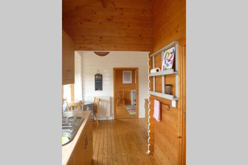Spacious Garden Lodge at The Chestnuts, Norfolk in 諾威奇國際機場