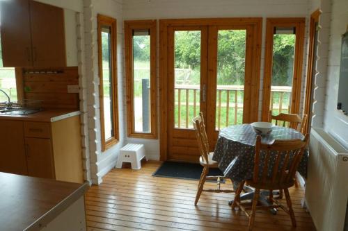 Spacious Garden Lodge at The Chestnuts, Norfolk in 諾威奇國際機場