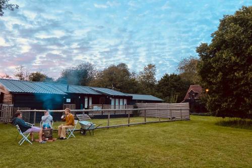 Spacious Garden Lodge at The Chestnuts, Norfolk in 諾威奇國際機場