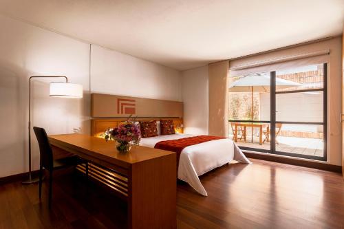 273350251 Hotel bh La Quinta