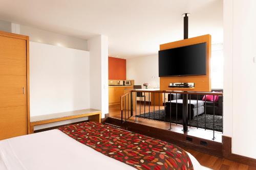 273350305 Hotel bh La Quinta