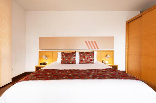 273350308 Hotel bh La Quinta
