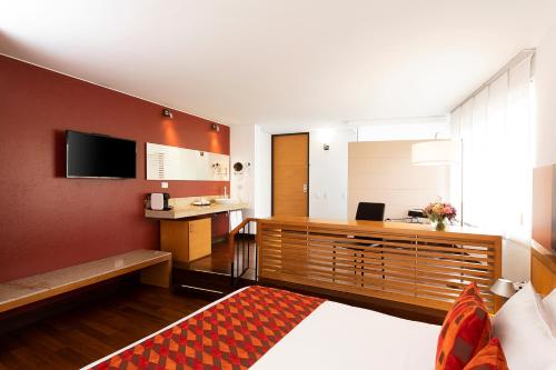 273350320 Hotel bh La Quinta