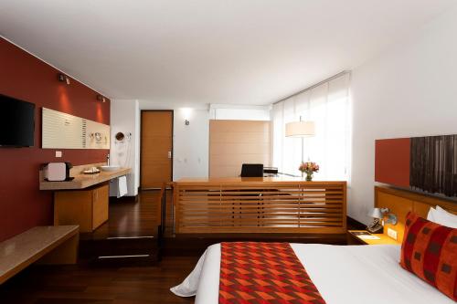 273350322 Hotel bh La Quinta