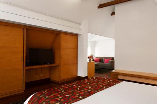 273350353 Hotel bh La Quinta
